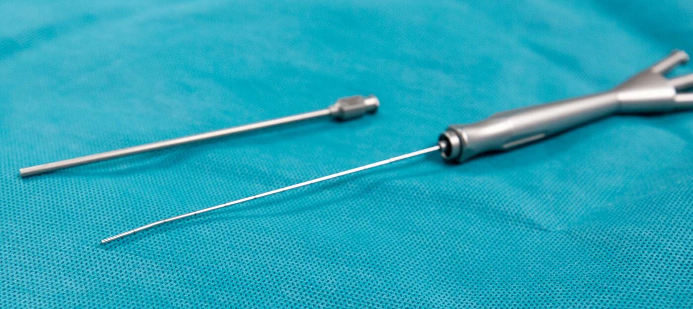 A tiny endoscope tool, used for salivary endoscopy, and its protective casing